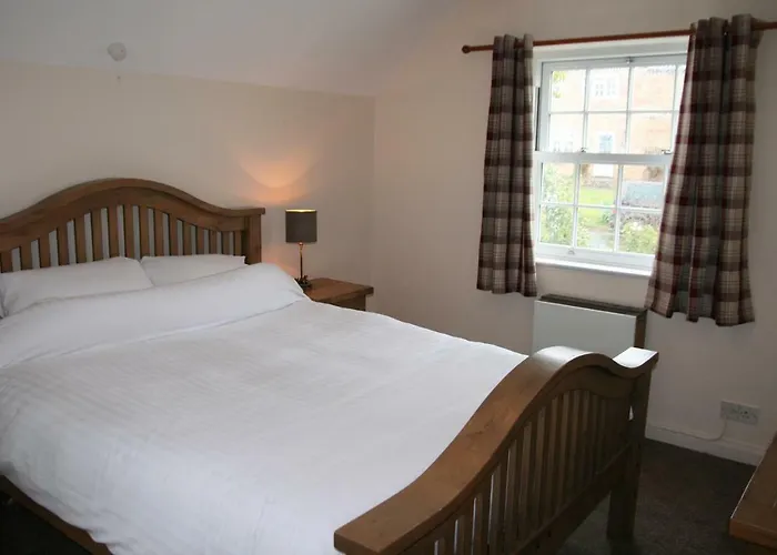 Daire Honeysuckle In Crayke Yo61 4te *